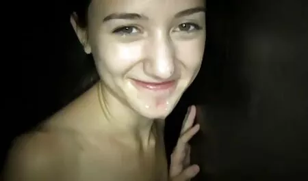 Chó cái vuốt ve cô và gái sex ko che moi nhat