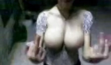 Một cồng kềnh đồng tính cho ra của mình cơ thể đẹp và những gì đang trốn đằng sau clip sex moi cap nhat ông, quần đùi.