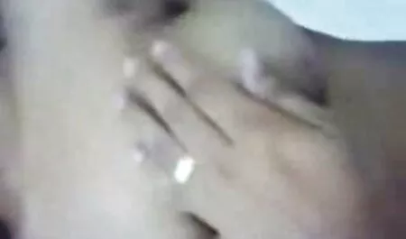 Các cô gái phim sex hd nhật bản không che tắm rửa trong nhà tắm.
