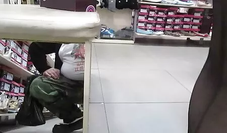 Cô gái phim sex nhat ban hay nhat tóc vàng, cởi quần áo, và lắc âm hộ của cô
