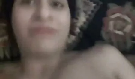 Hai già, vuốt sex hd moi cap nhat ve nhau trên bàn.