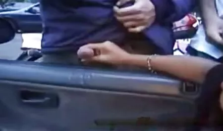 Các chàng trai phim sex chon loc hay nhat gắn những nô lệ đặt một trong miệng và vuốt ve âm hộ của cô.
