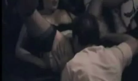 Rất sâu cổ họng của một sex japan khong che người đẹp da ngăm.
