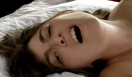 Xinh đẹp, tóc vàng, bôi một thành viên với dầu và lắc phim sex nhật không che full hd nó với bàn tay khéo léo