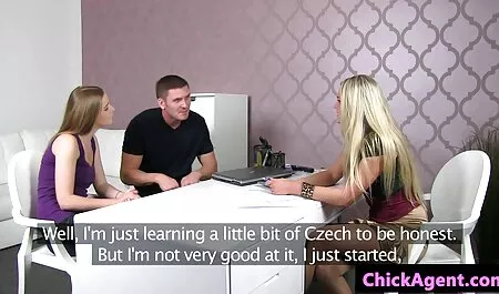 Tất cả mọi người lắng nghe cẩn thận, các giáo phim sez hay nhat viên, và chỉ có một bitch giấu dưới bàn của mình.